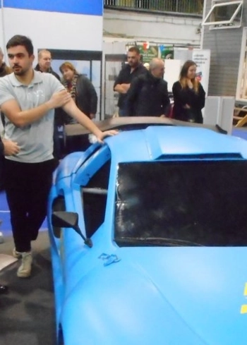 Aurora Racing électrifie les circuits : une opportunité pour les écoles de pilotage avec des voitures à 30 000 € 