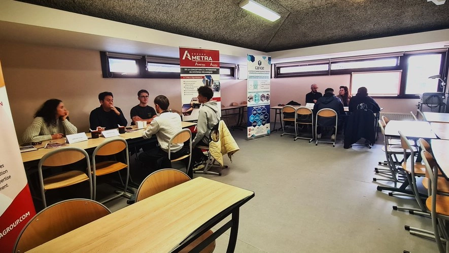 Des employeurs du secteur de l’industrie rassemblés à l’IUT de Tarbes pour trouver les talents de demain